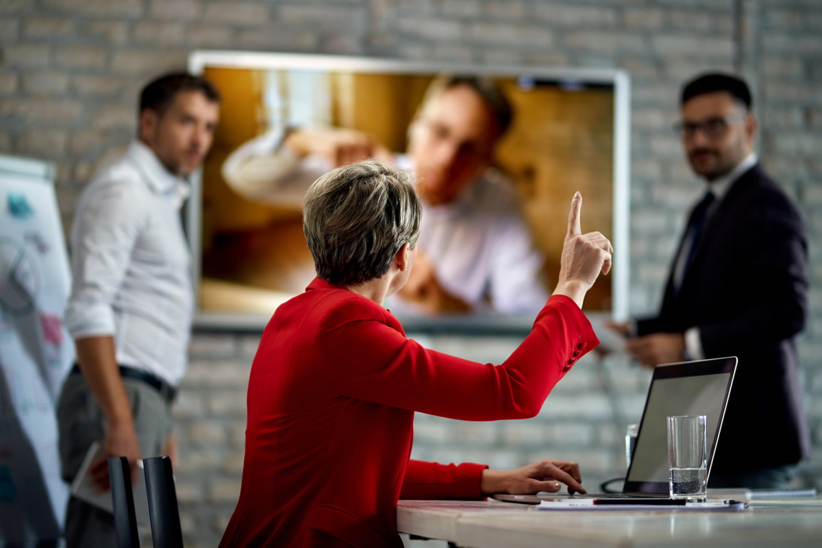 17 Icebreaker Games for Online Meetings to Boost Team Bonding in 2025